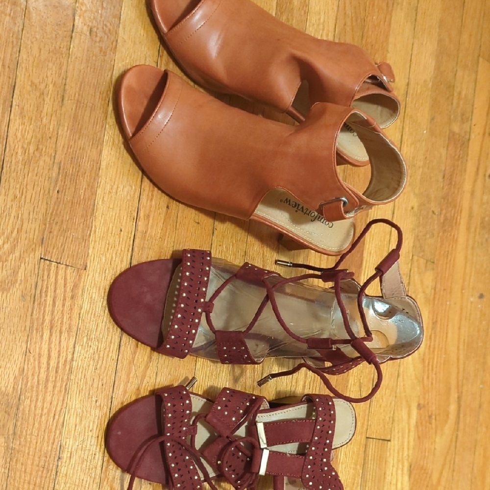 Comfortiva Women's Brown Peep-Toe Sandals